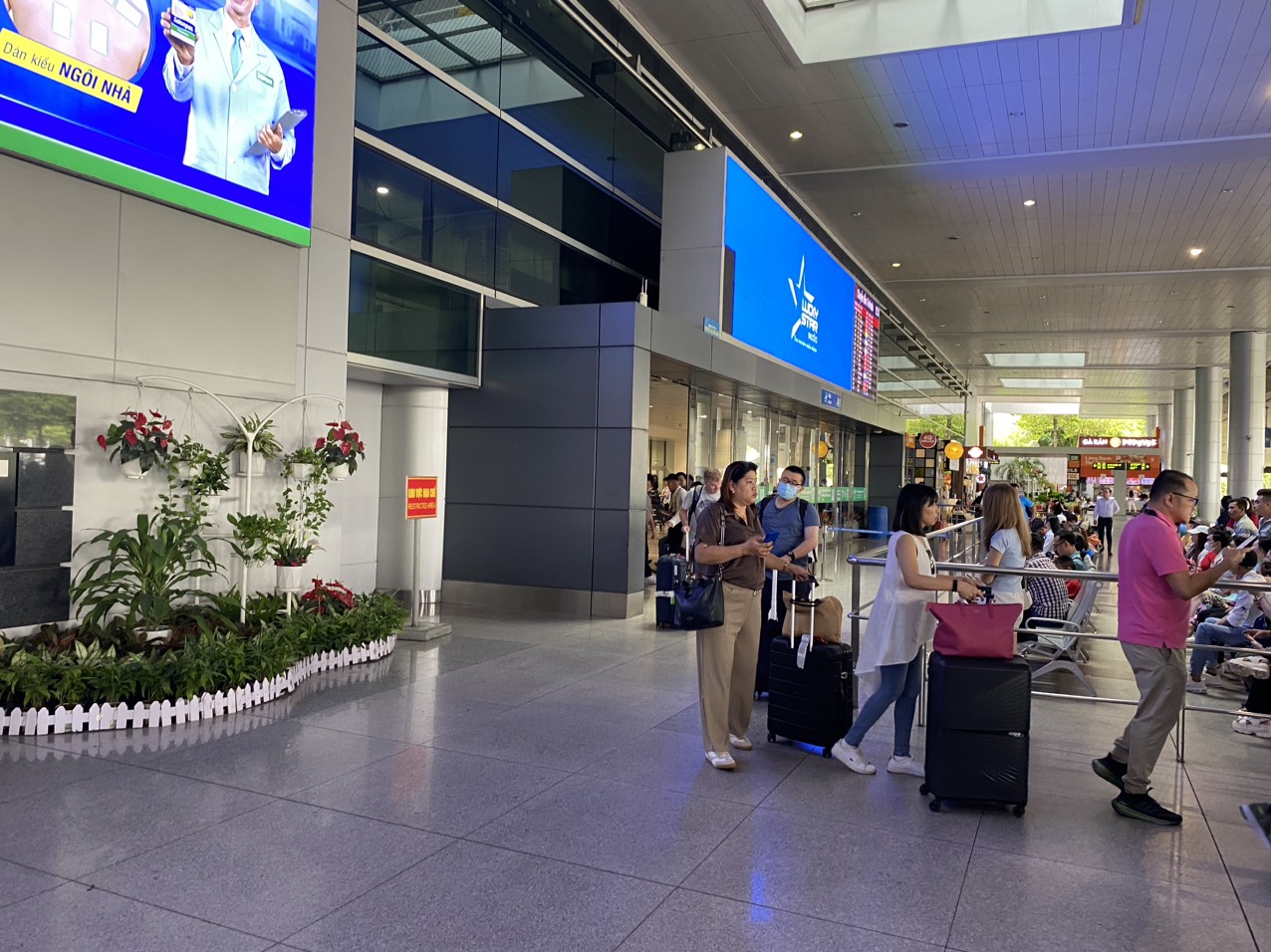 Thủ tục nhập cảnh sân bay Tân Sơn Nhất cho khách quốc tế - Hướng dẫn chi tiết và dễ hiểu